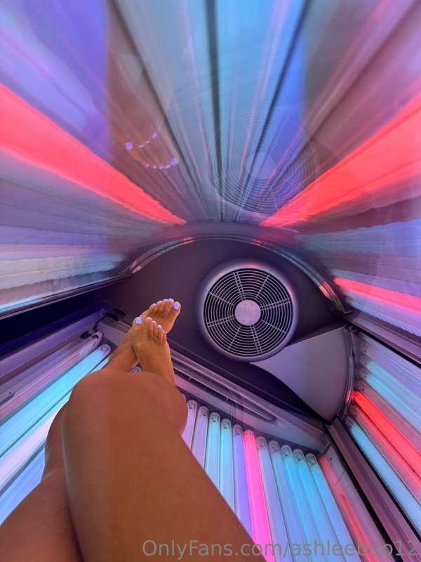 White toesss 🤭