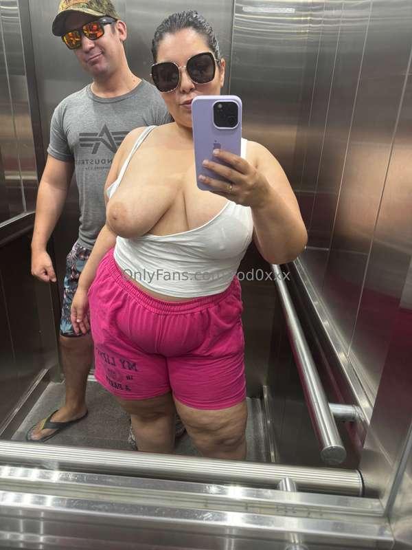 I want to fuck her every day in the elevator 😩