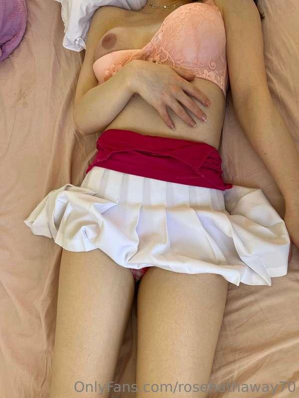 Another casual afternoon, hope you enjoy! 🛏️🥰