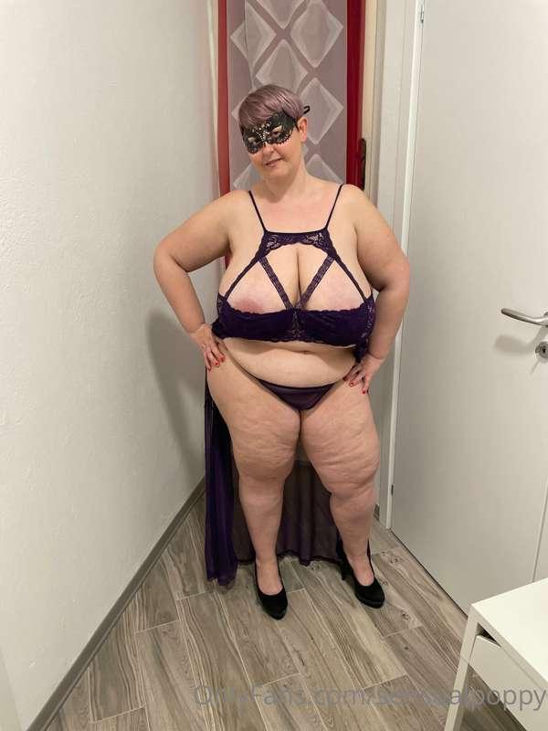Guys do I look good dressed like this for Saturday's live ??