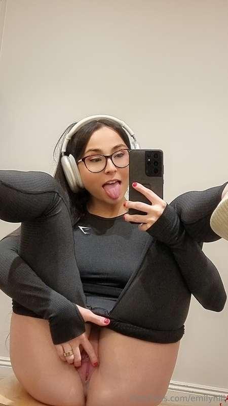 Merry Christmas eve eve 🌲🎄 I'm live rn 🥰 https://allmylinks...