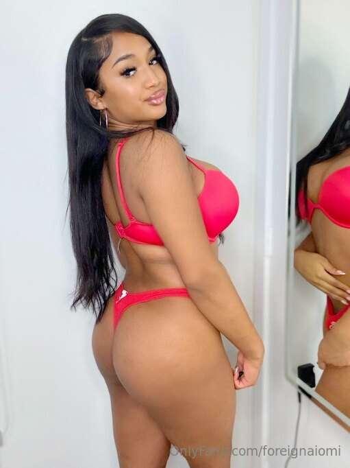 Enough curves to drive you wild😈