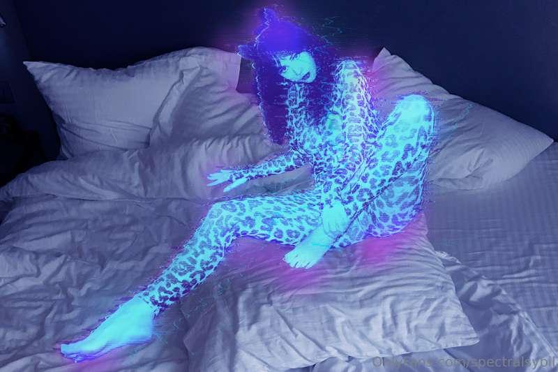 🐈Do you want more hologram pussy content?🤖