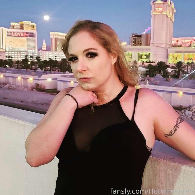 hotwifesarah image #0