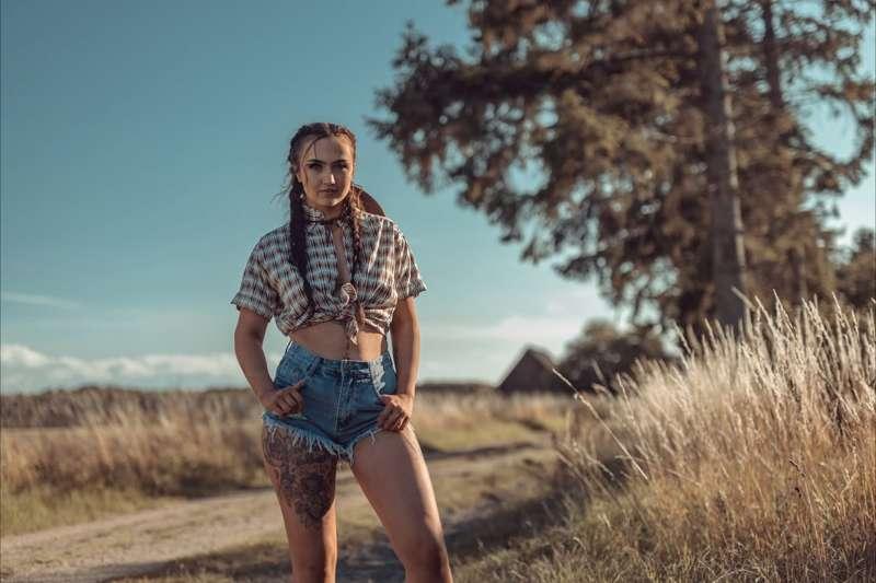Lou Lou - Cowgirl :Camera Roll