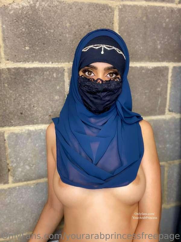 Am I your favourite hijabi slut?😜

SALE ON MY VIP @yourarabp..