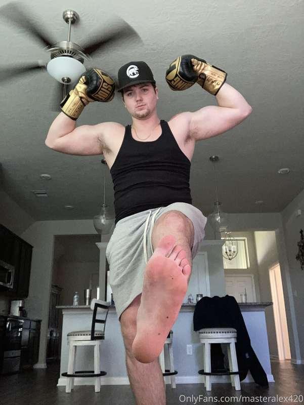 Which one of you faggots wanna be used as my piggie punching..