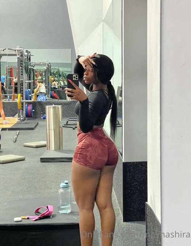 you think my gym crush likes me back?😖