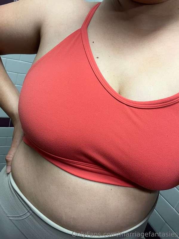 Just another day at the gym for this momma sweating is my fa..