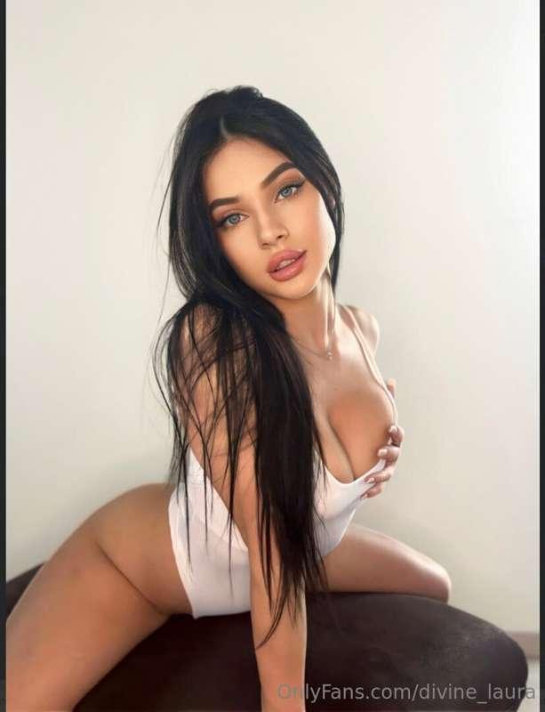 😇A HORNY LITTLE ANGEL @julietbabyface WITH A TANTALIZING WET..
