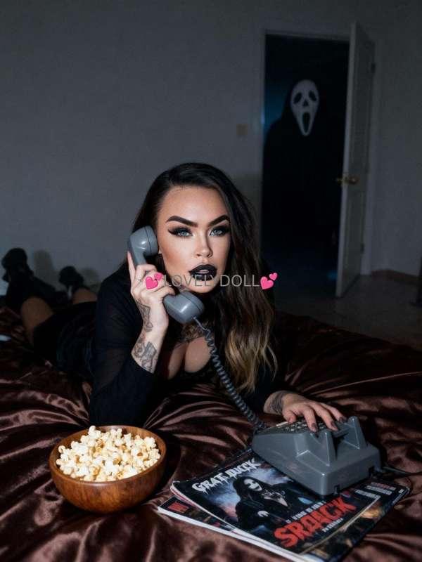 Play with me… I promise I bite just a little 💋😈