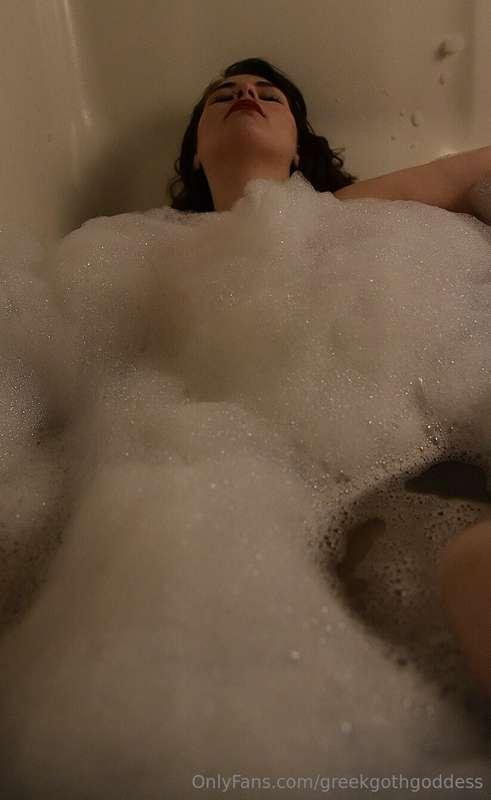I can’t be a dirty girl if I don’t get clean first. #onlyfan..