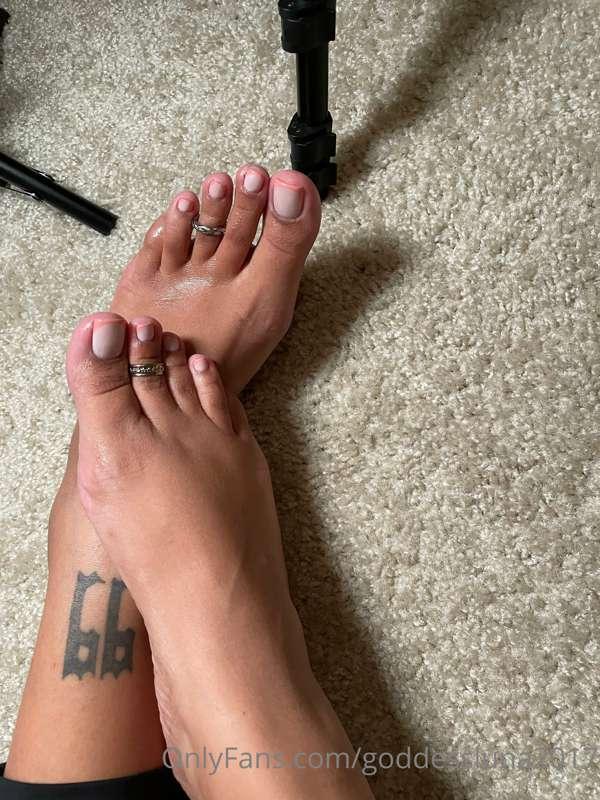 love this pedi & don’t at the same time.. but i do love this..