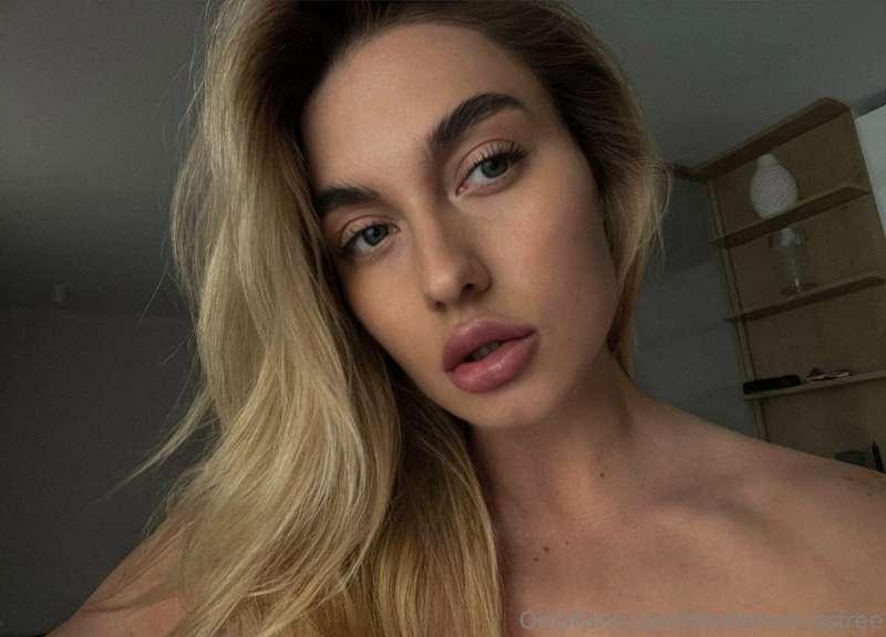💖 Hello, my dear! 💖  Today I feel a special connection with ..