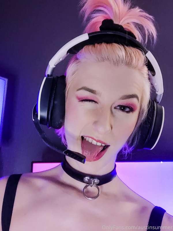 Feelin like being submissive today. The first five people wh..