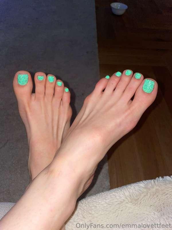 New toes ✨🎄💚