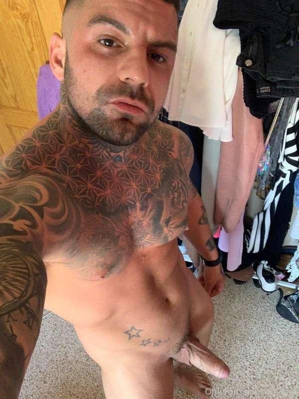 I don't know what clothes to wear ... better this way feelin..