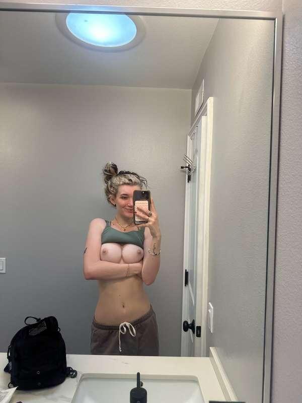 woke up from a nap so horny 😋😩