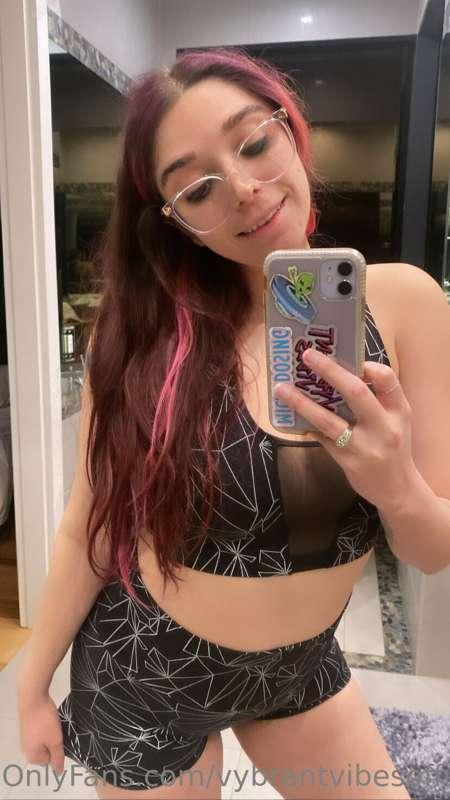 In the mood to play? ➡️ @vybrantvibesvip