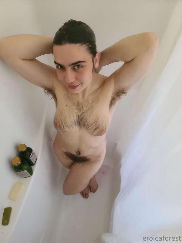 Sultry shower shots for you from almost 5 years ago 🥰🚿