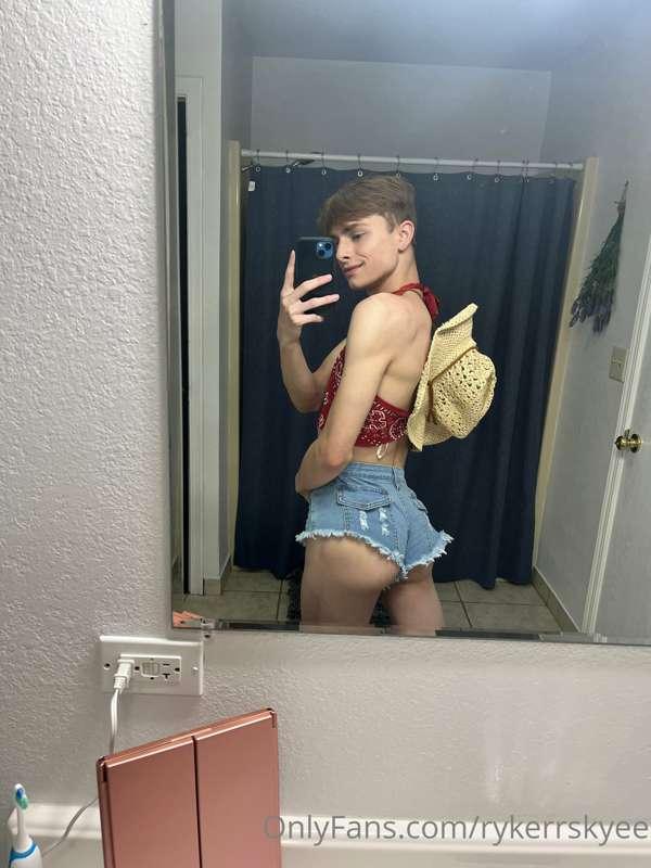 Do you like my outfit 🙈🙈