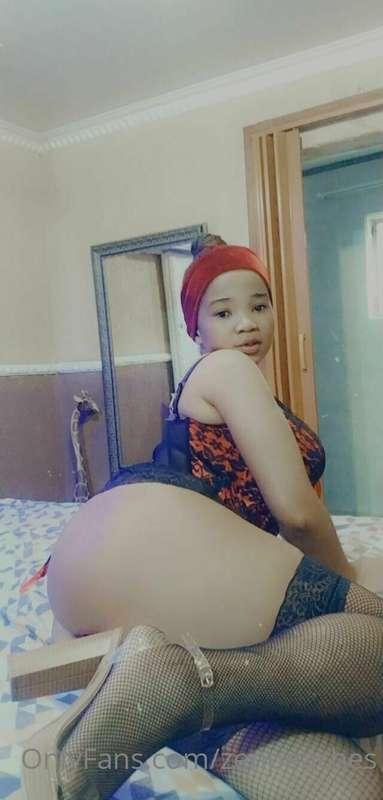 If you eat ass I got a thick plate 😋😋