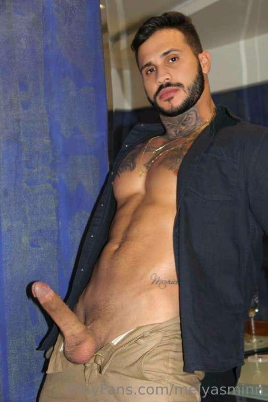 Take a seat a have some pleasure now!
Let me introduce you a..