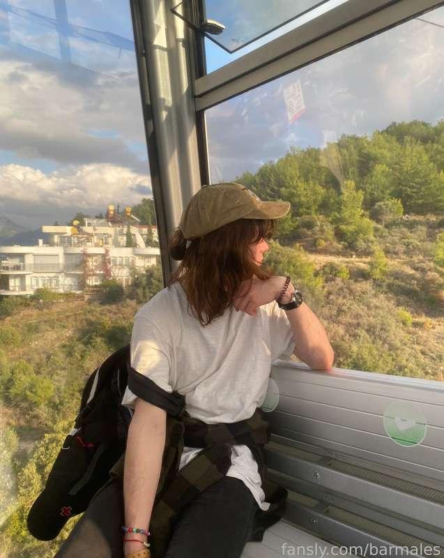 Upon arrival in the city of Antalya, I got on the bus and drove to another resort town in southern Turkey - Alanya 📍
There I checked into a hotel and immediately went for a walk with such a view  - I like it, and you? 🌍❤️
By the way, the hotel was close to the beach, I will upload two videos from there next time 👌🏻

#travel #turkey  #vacation #view #alanya #mountains #cat #holidays #happy 
