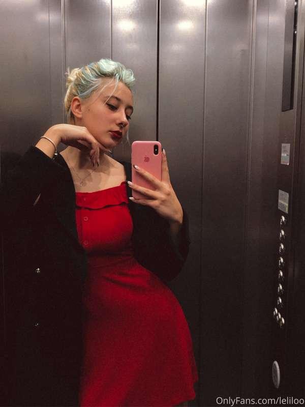 Guess what lingerie is under this dress 🍷