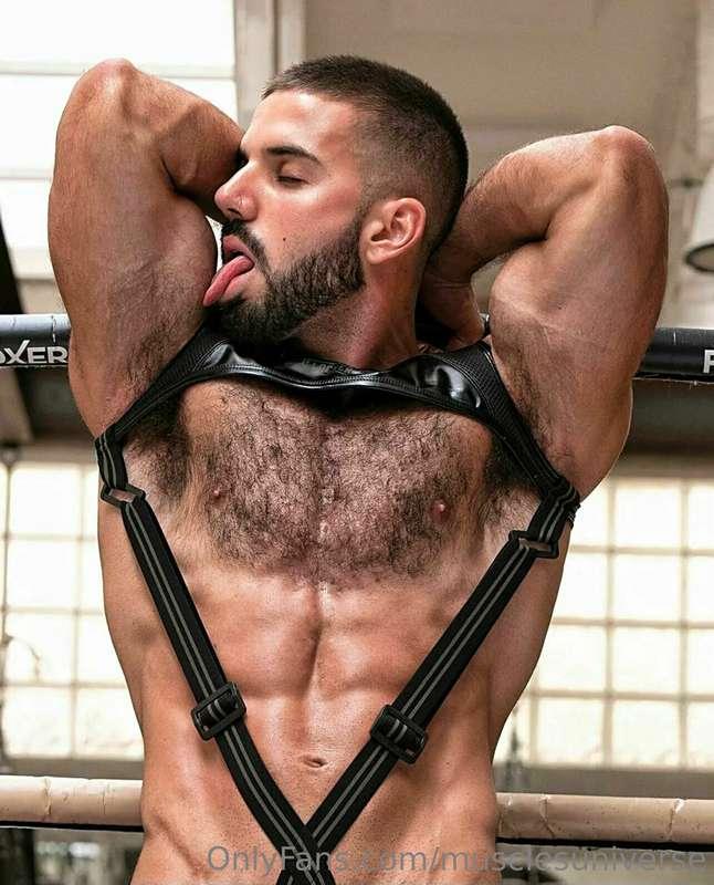 Spanish alpha hunk @erosthehunter naked!