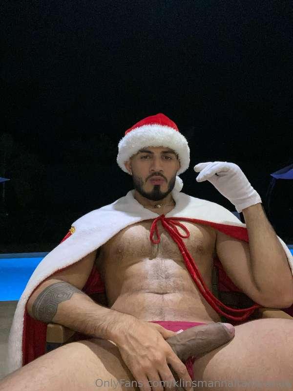 I wish this December to be a joyous one for all of you🎄✨. I ..