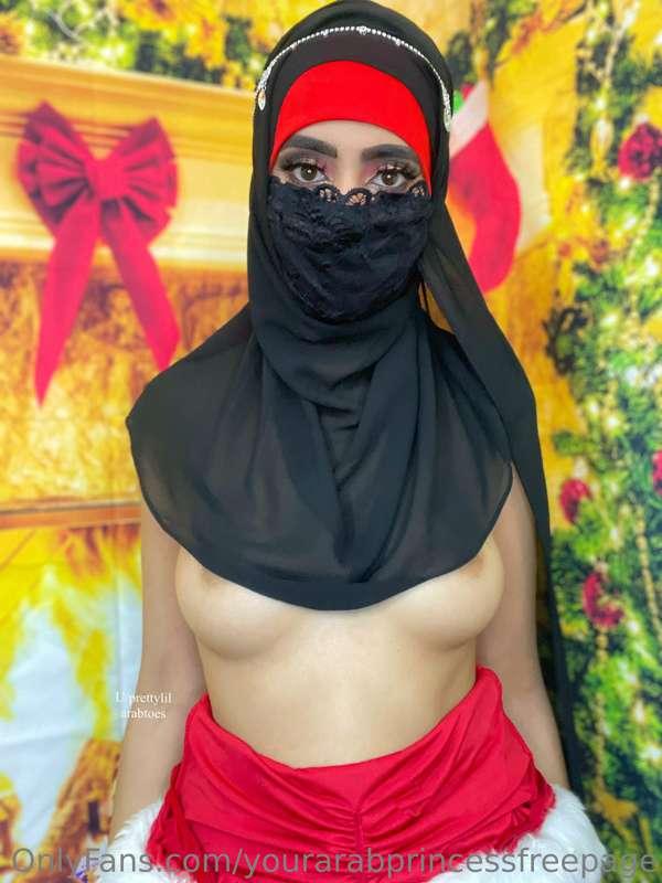 Santa told me you asked for a Hijabi slut, so here I am😇 Jus..