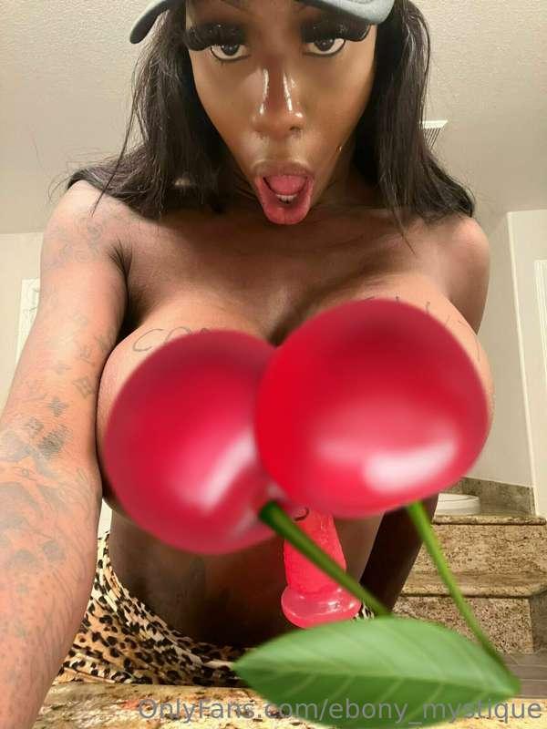 **STOP** scrolling and cum play with me and my juicy ass pus..