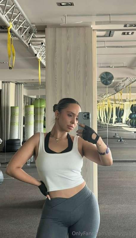 Doing hot girl shit 🔥🥵🔥