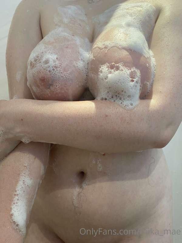 Need someone to come and help me wash my back... maybe blow ..