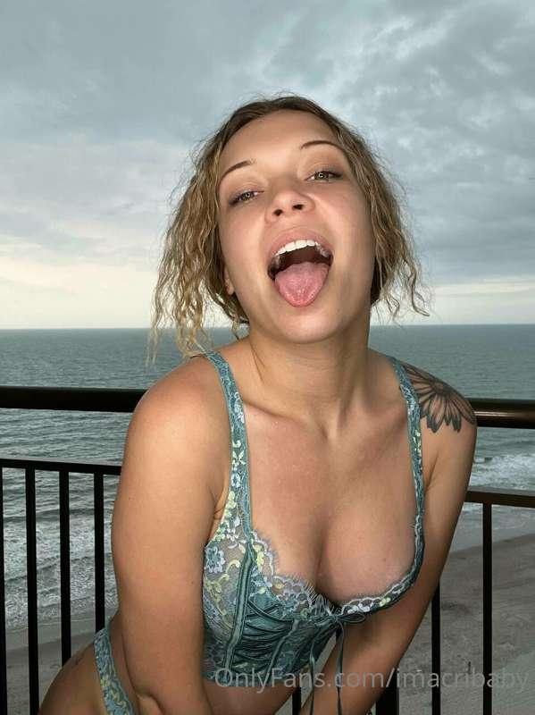 this tongue wants a GIANT load
