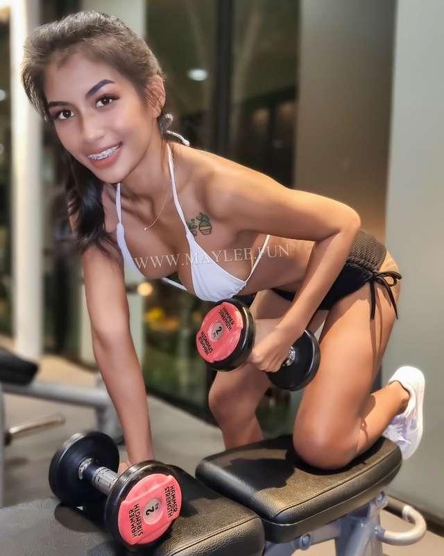 I always try to hit the gym if I can 👀💪🏋️‍♀️