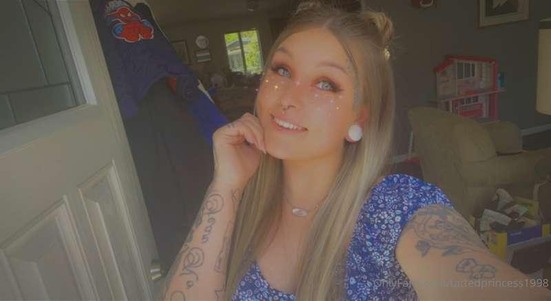 Hi guys, buy my content and I’ll post more today.💕