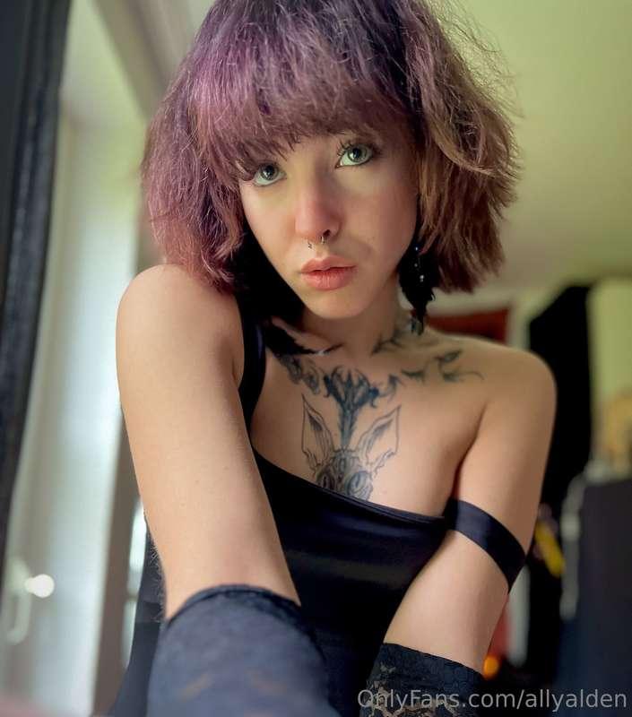happy weekend! dont forget to drop by my dm for good luck 🖤