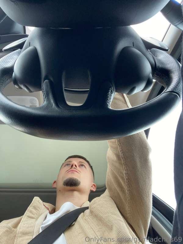 Suck me whilst driving boy! 🍆 🫵🏻