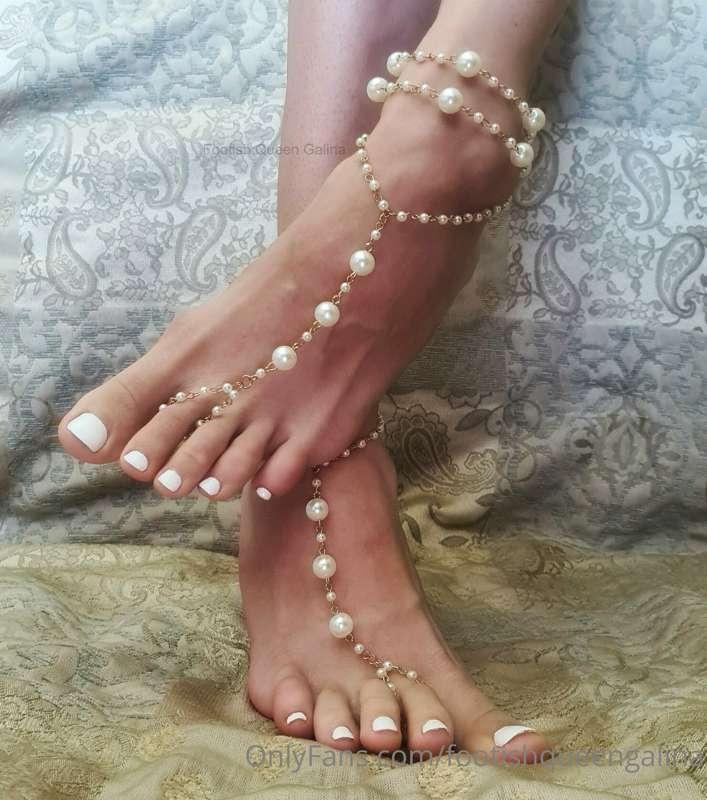 Next pedi color: WHITE 🤍 Who is excited?? 🤩
I will also have..