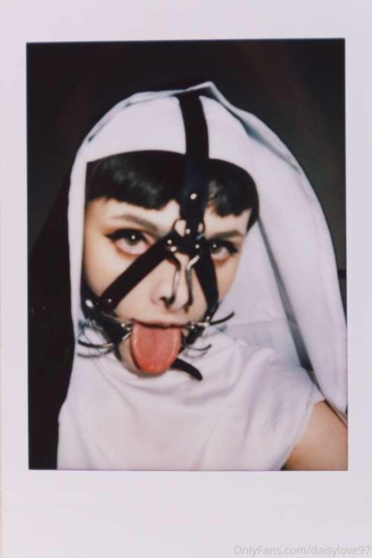 I got a new nun costume (thank you! - you know who you are 😘) and you guys are not readyyyyy