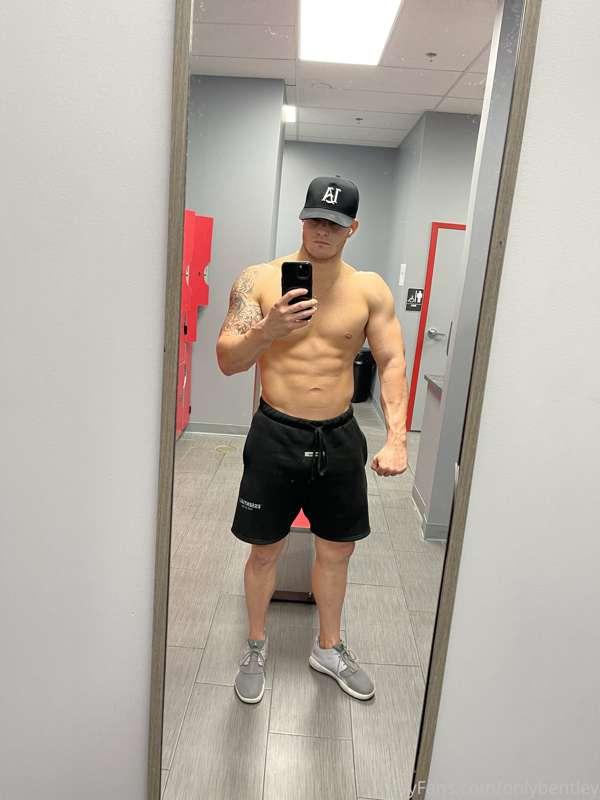 220lbs and feeling great 💪🏼

Grinding to provide the best ve..