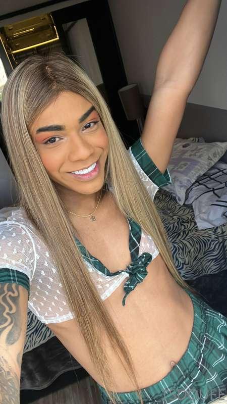 The rebellious student is ready for her next class. 😋🔥