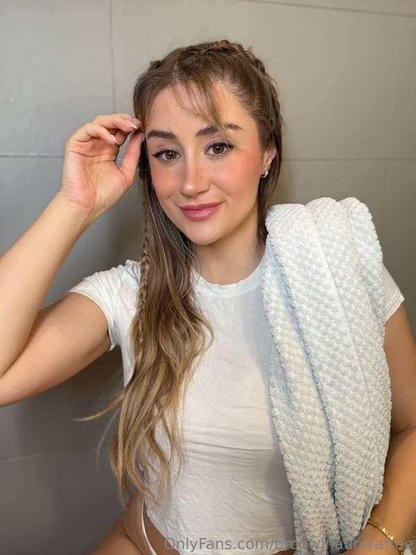 Wanna have fun in the shower with me? 💦🤭