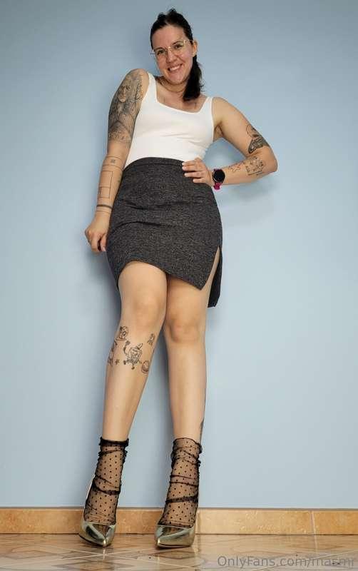 Tulle socks, golden heels and mini skirt. Legs show.