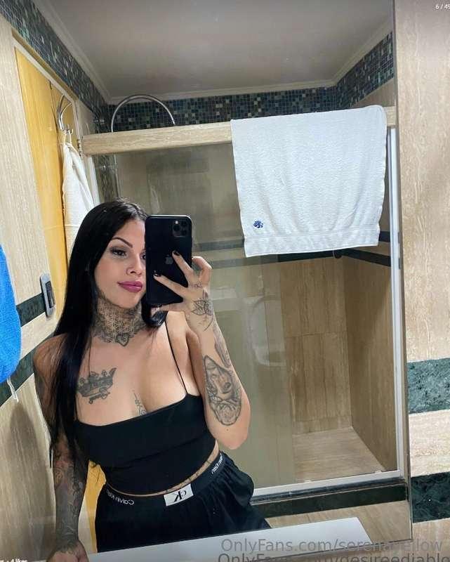 @desireediabloA sexy brunette eager for you to see just how ..