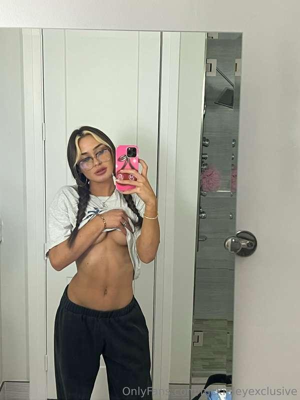  I need some attention im lonely 💌