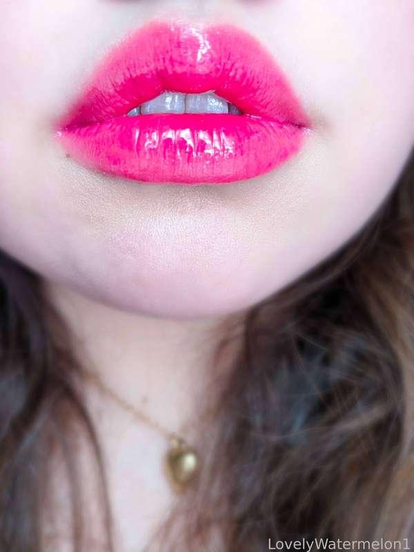 I'm obsessed with this pink! 😍💕 Do you like it? Can think of so many fun places to leave these sticky glossy kisses hehe. Xx 

#LipstickFetish #Lipstick #LipGloss #Lips #Oral #Kissmarks #Kisses #MouthFetish #UpClose