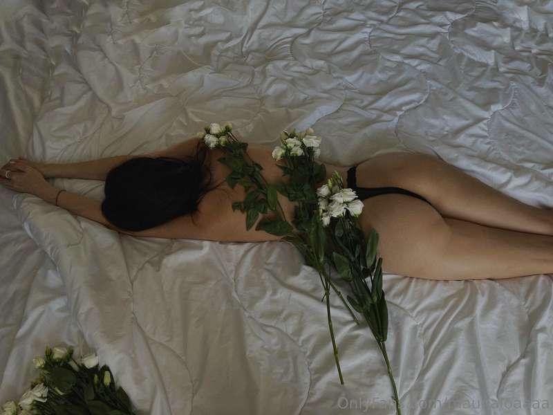 What kind of flowers would you like to give me 🌹.?